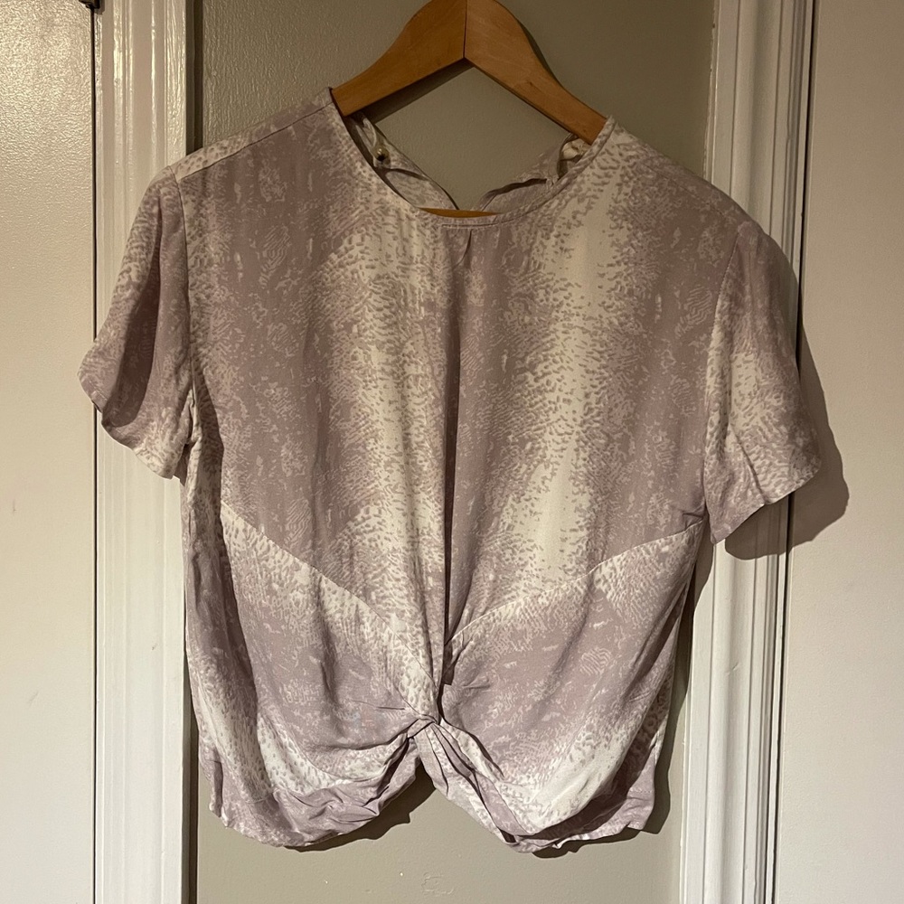 Snake print tee with cute scrunch!